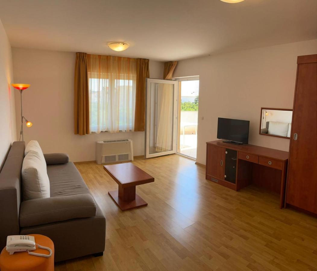 Bed & Breakfast Jugo Novalja Oda fotoğraf